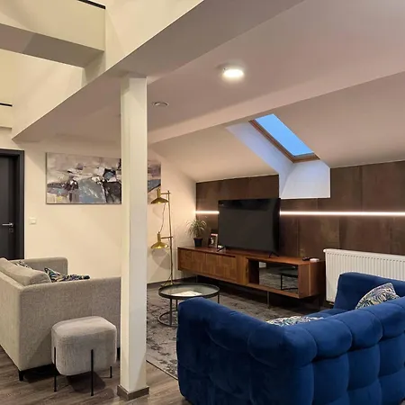 Charming 2-bedroom In Heart Of